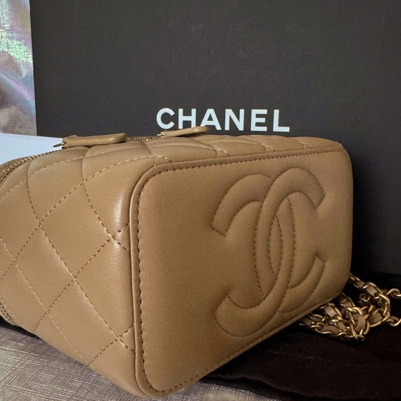 SOLD! Authentic Chanel 2022 Quilted Gold Top Handle Vanity (Gold Chanel Logo)! - Picture 11 of 17